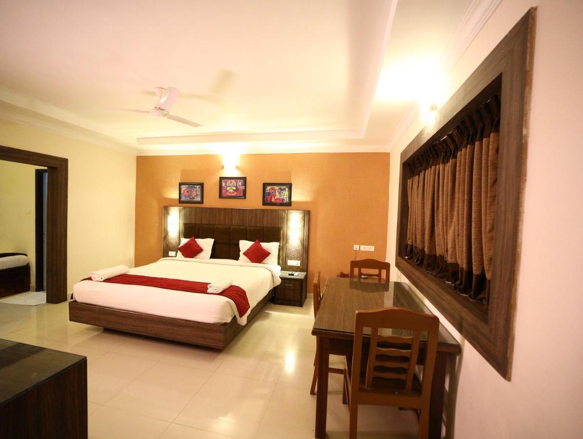 Celebrity Resort - Near Isha Yoga Alāndurai エクステリア 写真