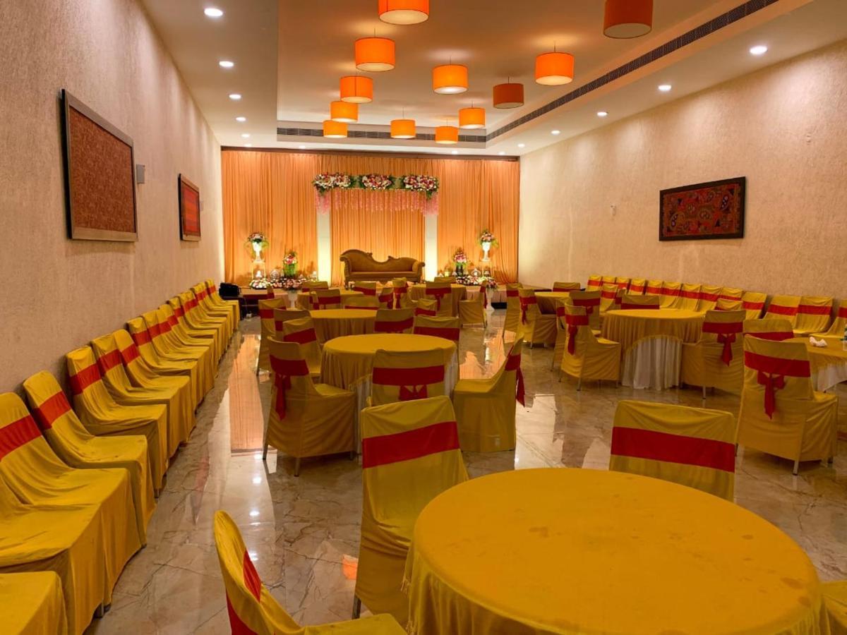 Celebrity Resort - Near Isha Yoga Alāndurai エクステリア 写真